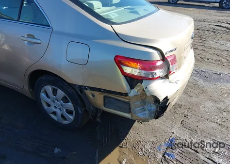 2011 Toyota Camry Le z USA, uszkodzony, nr VIN 4T1BF3EK4BU752276